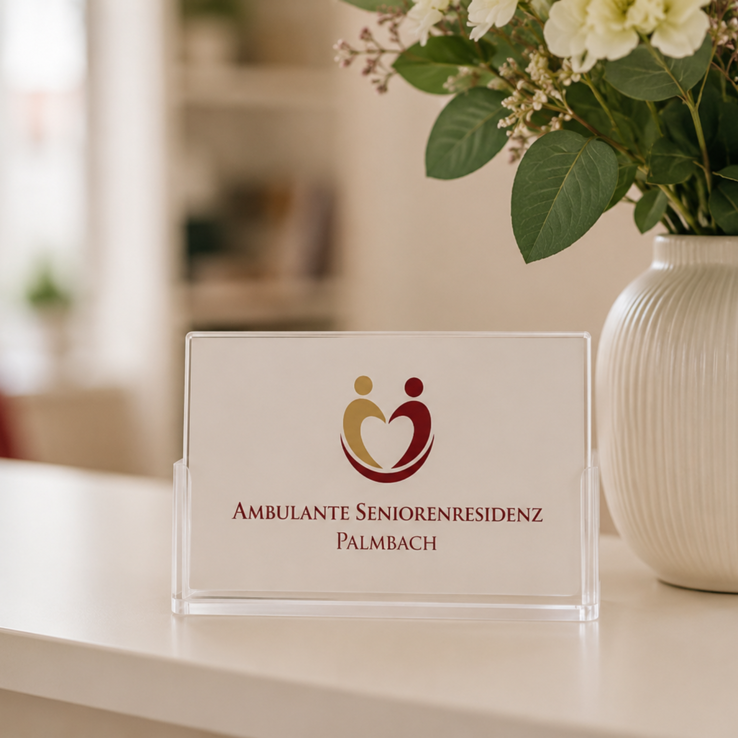 Ein Schild mit dem Logo der Seniorenresidenz Palmbach.